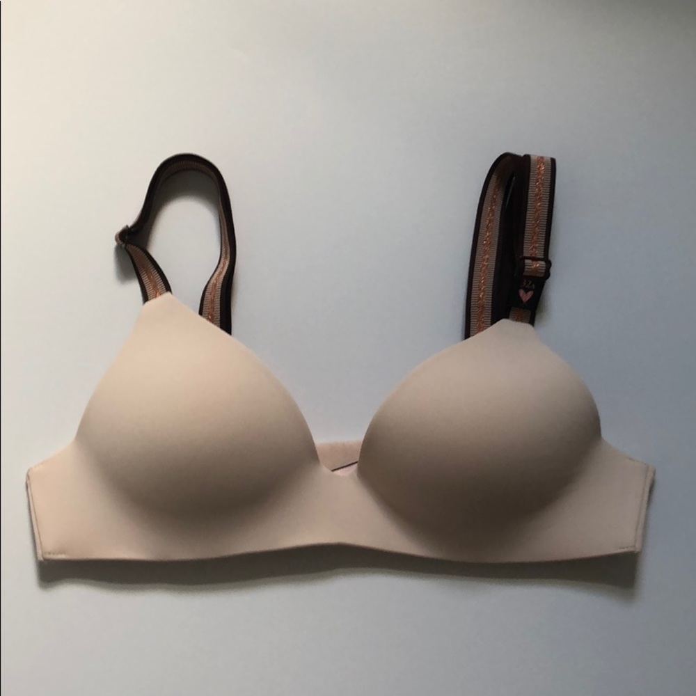 NWT Victoria Secret wireless Bra 32A